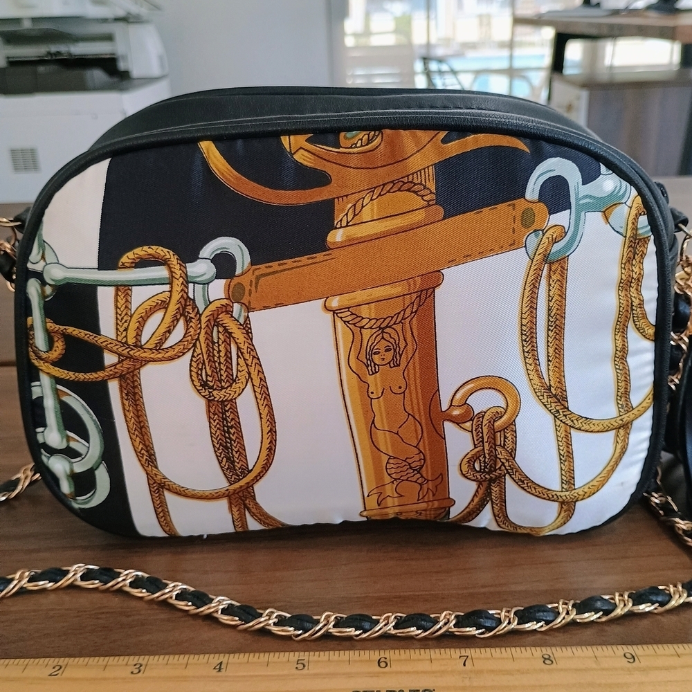 Elegant Black and Gold Women's Bag - Picture 2 of 9